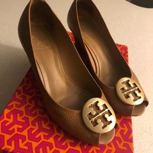 Tory Burch peep toe wedges tan size 7
